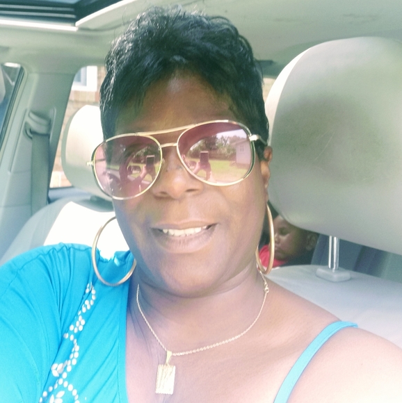 Meet your Posher, Wanda - Picture 2 of 2